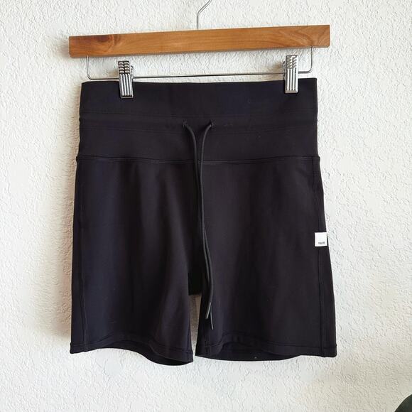 Vuori Pants - Vuori Womens Daily Shorts Medium High Waist Drawstring Bike Black Athleisure